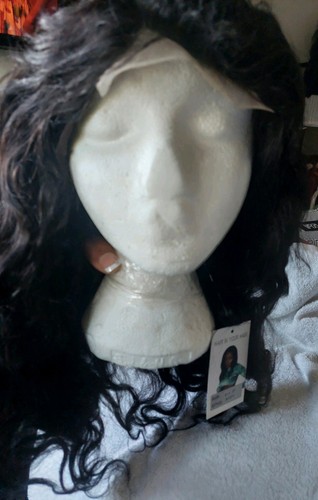 Bnwt body wave frontal - wave, lace